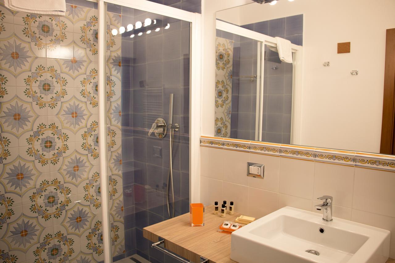 La Cattedrale Dai Tetti Bed & Breakfast Trani Exterior photo